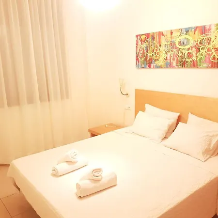 Appartement Beautiful 75m2 With View At The Beach, Pool, Parking Roses