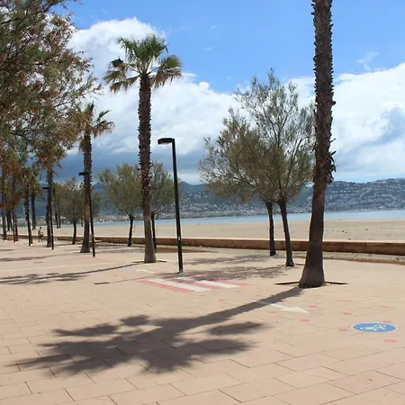 Beautiful 75m2 With View At The Beach, Pool, Parking Appartement *