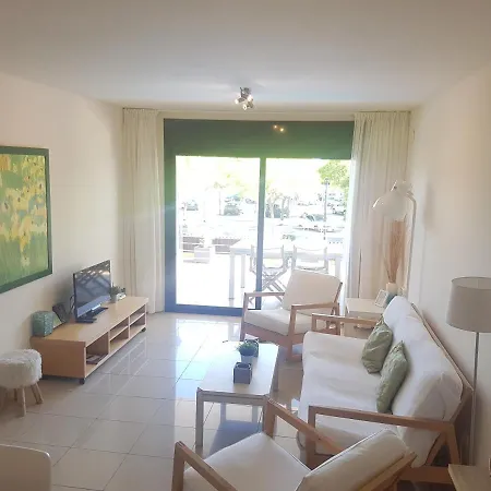 Beautiful 75m2 With View At The Beach, Pool, Parking Appartement
