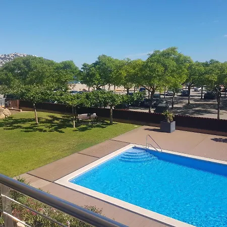Beautiful 75m2 With View At The Beach, Pool, Parking Appartement